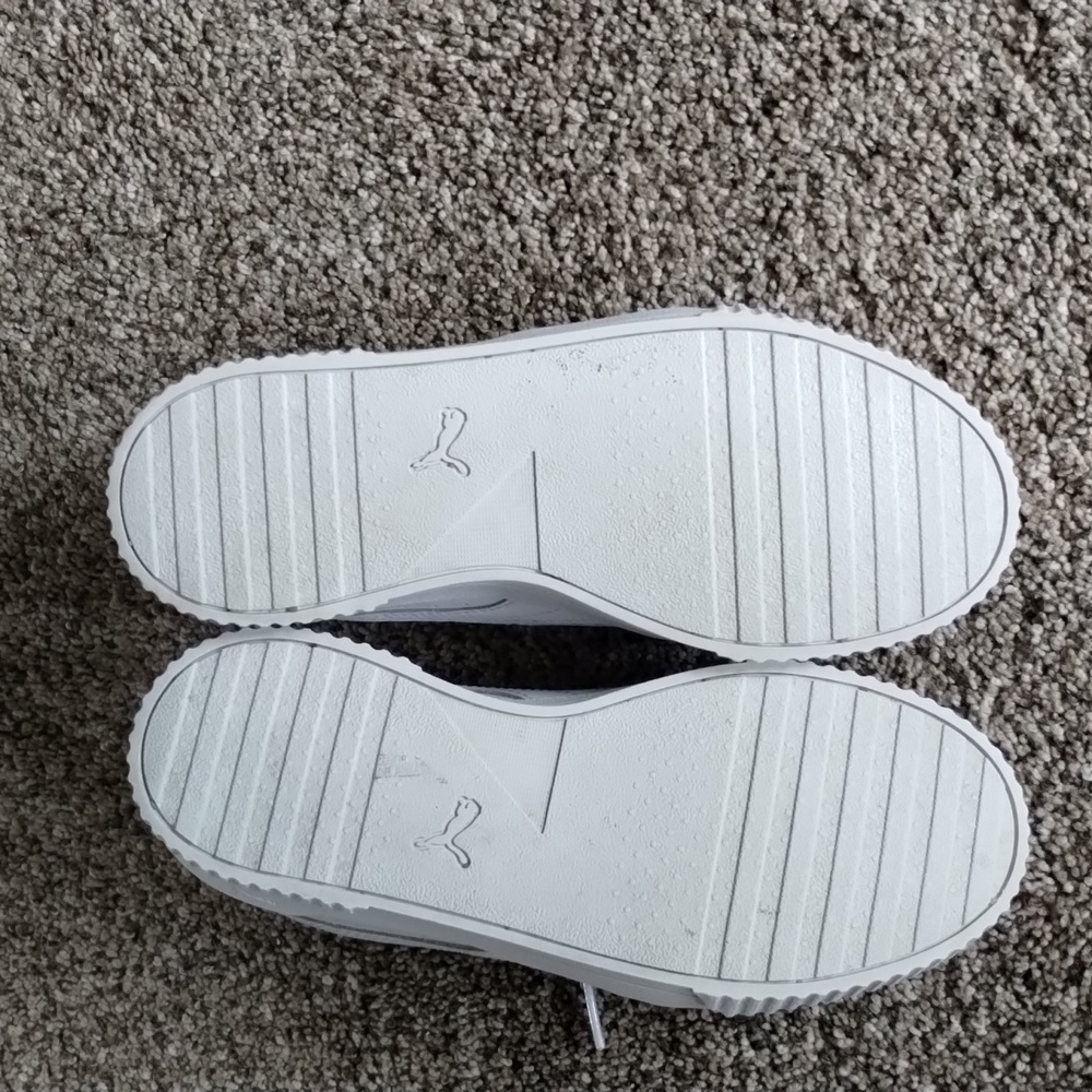 Shoes - Picture 4 of 4